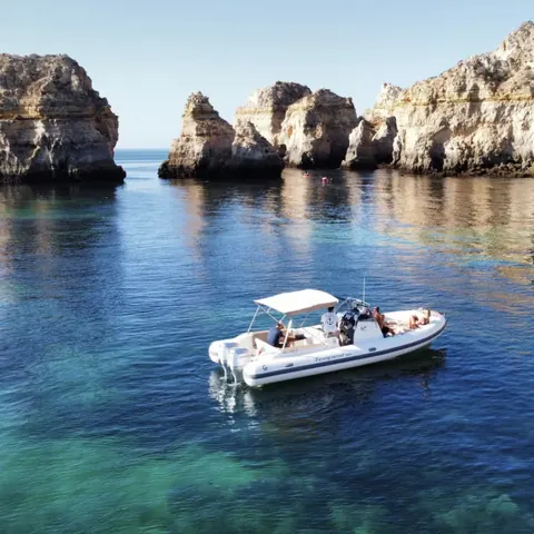 Private boat near the Ponta da Piedade cliffs
